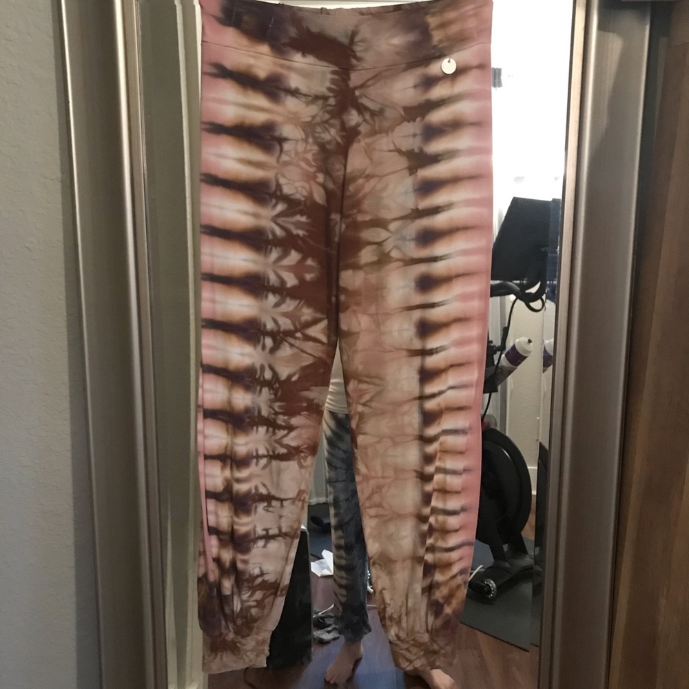 Bightly twisted jogger/lounger pants